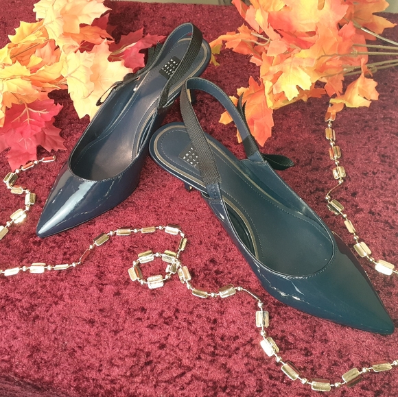 White House Black Market Navy Blue Heels - Picture 3 of 16